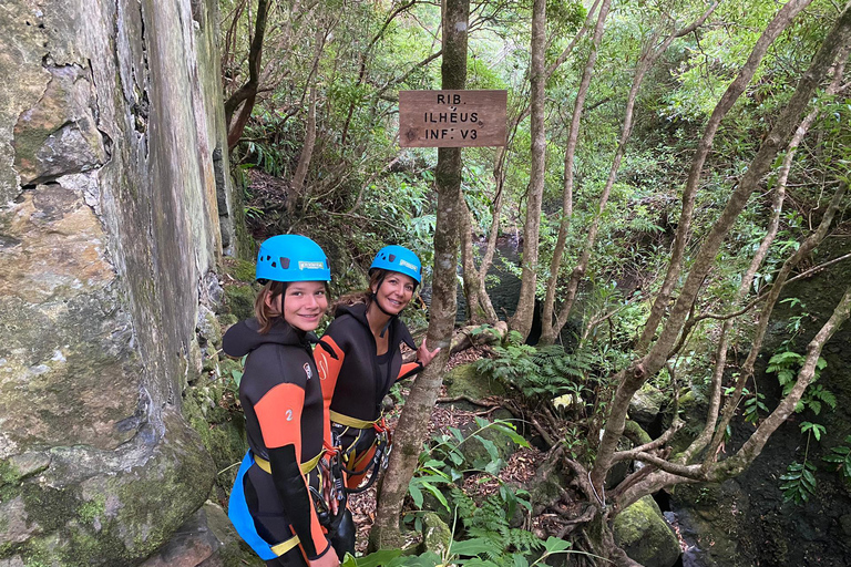 Flores: Ilhéus Inferior Canyoning met gids en snackCanyoning Ilhéus Inferior - Flores Eiland