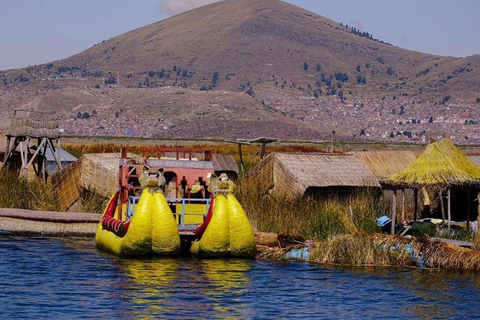 Depuis Cusco : Lac Titicaca - visite d&#039;une jounée en bus couchette