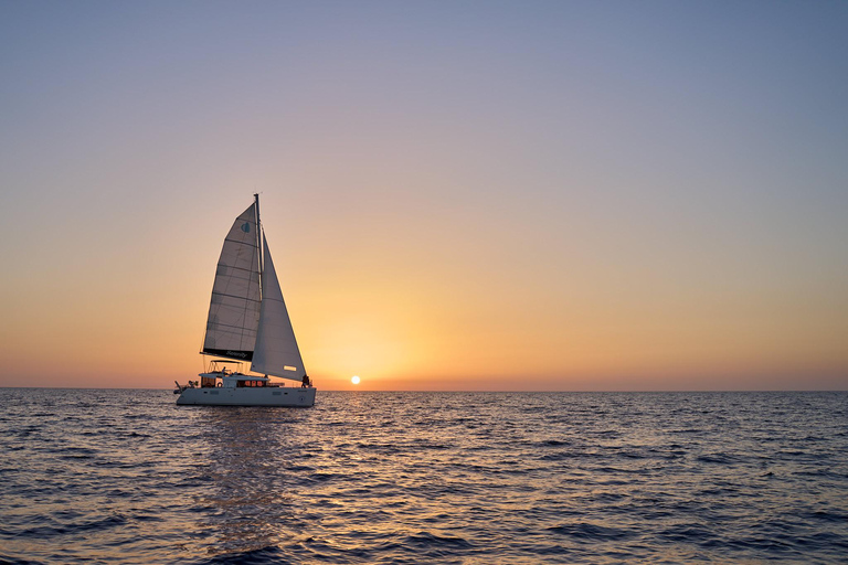 Santorini: Crucero en Catamarán Caldera Classic Todo Incluido