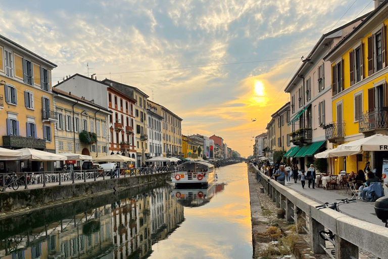 Milan: Navigli District Canal Boat Tour with Aperitivo