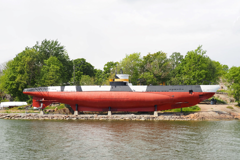 Helsinki&#039;s Fortress Islands: Guided Sea Tour