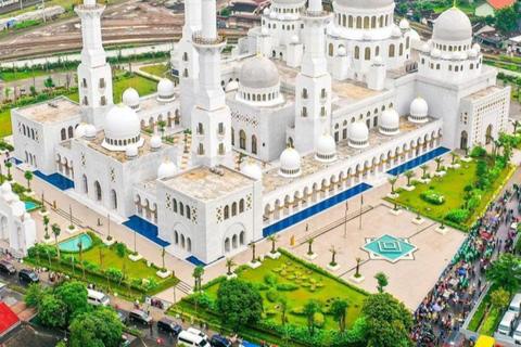 Surakarta : Full-Day Highlights Tour – All Inclusive Surakarta : Full-Day Highlights Tour - All Inclusive