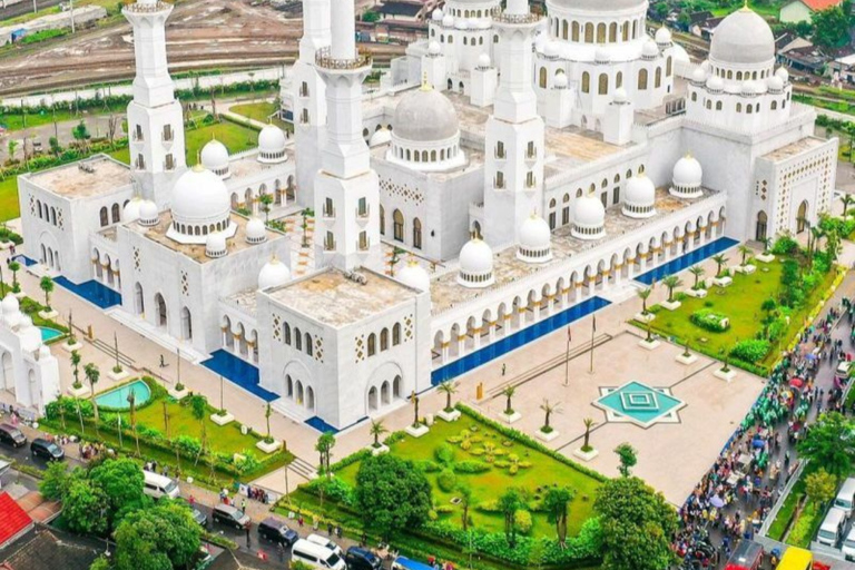 Surakarta : Full-Day Highlights Tour – All Inclusive Surakarta : Full-Day Highlights Tour - All Inclusive