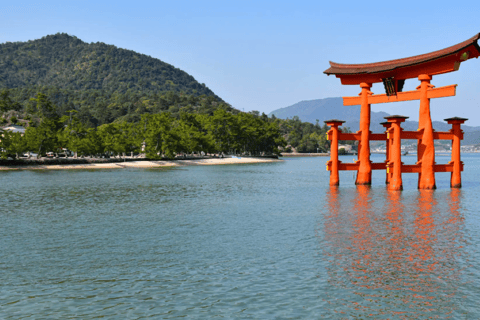 Deux mondes : le passé d&#039;Hiroshima et la beauté intemporelle de Miyajima