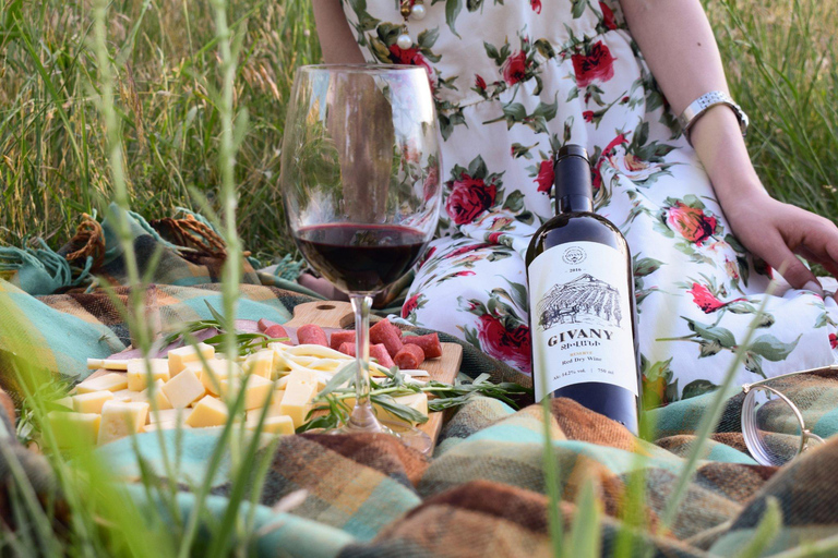 لوسارات: جولة في مصنع النبيذ جيڤاني وتجربة تذوق النبيذ