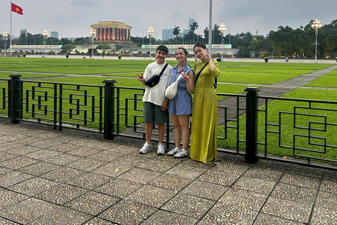 Hanoi Jeep Tour Private: Hidden Art House & Custom Route Private tour for 2 people