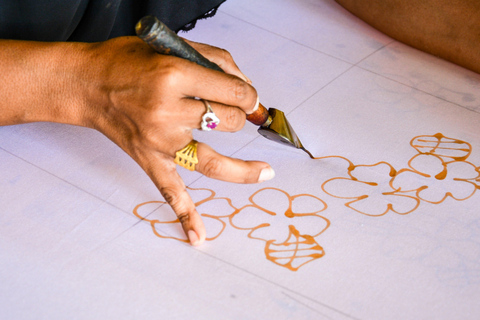 Tour dei templi di Borobudur e Prambanan con laboratorio di batikBorobudur e Prambanan con laboratorio di batik e biglietto per il tempio