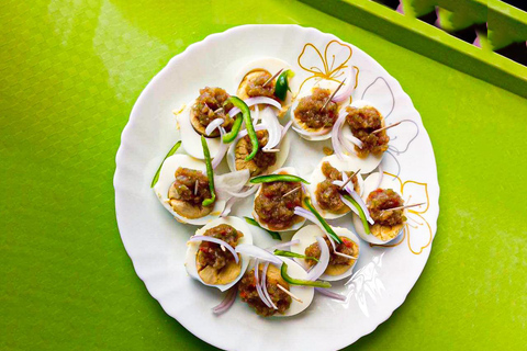 Accra: Ghanaian Food Tasting Experience with Music