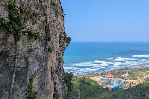 Yogyakarta: Parangtritis Beach Rock Climbing Tour All inclusive: Parangtritis Beach Rock Climbing Tour