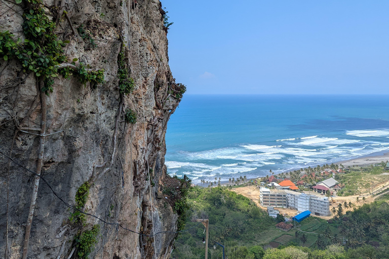 Yogyakarta: Parangtritis Beach Rock Climbing Tour All inclusive: Parangtritis Beach Rock Climbing Tour