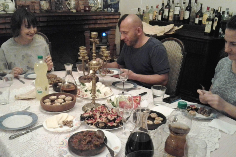 À Tbilissi : Cours de cuisine géorgienne par des locauxCuisine traditionnelle géorgienne - Cours de cuisine en famille