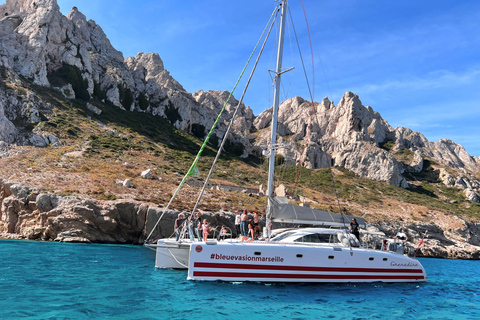 Marseille : Croisière en catamaran dans les Calanques, pique-nique et plongée en apnée