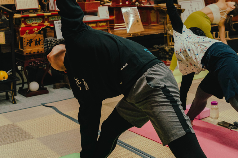 Kyoto: Yoga Session in a Japanese Temple with a Meal 2 yoga lesson + meal