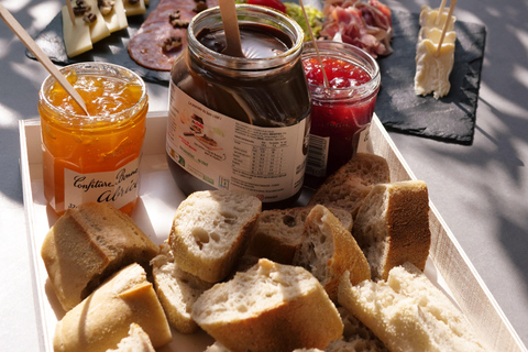 Carcassonne: Solex ride with guide and French-style brunch Carcassonne: Solex tour with guide and French brunch