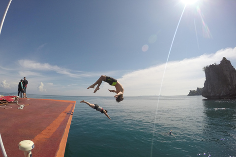 KRABI: Crociera privata con cocktail su Junk Boat con snorkeling al tramonto