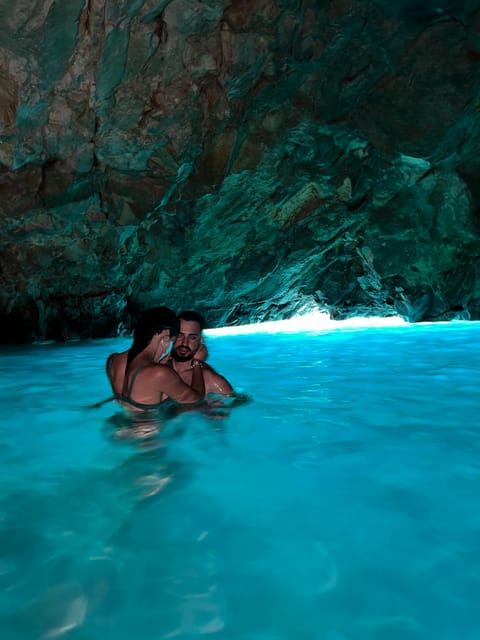 Von Vlore aus: Abenteuer in der Blauen Höhle und der Grama-Bucht