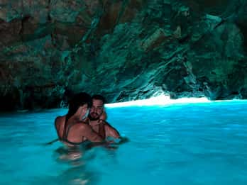 Desde Vlora: Aventuras en la Cueva Azul y la Bahía de Grama
