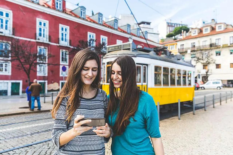 Lissabon: Tram 28 inträdesbiljett med ljudguide och 24-timmarspass