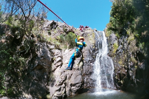 Insel Madeira: Canyoning Tour für AnfängerCanyoning Tour Madeira: Level 1 (Anfänger)