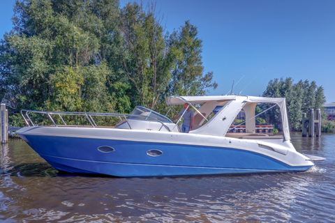 Frankfurt am Main: Private boat tour for up to 10 guests with skyline view