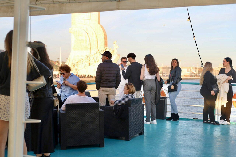 Lisboa: Excursión panorámica en barco al atardecer con bebidas