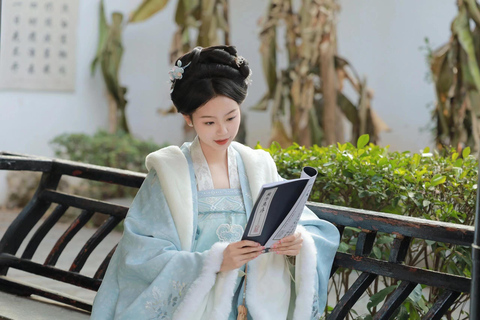 Old Shanghai: Hanfu Photoshoot Walking Tour Experience