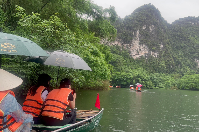 Ninh Bình: Bai Dinh, Trang An en Mua Cave dag privétourNinh Bình: Bai Dinh, Trang An en Mua Cave op de motor