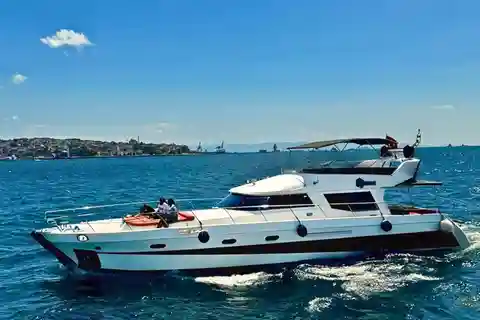 Istanbul: Private Bosphorus Cruise on Luxury Yacht