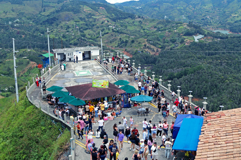 Tour privato di mezza giornata alla Pietra di Peñol da Medellin