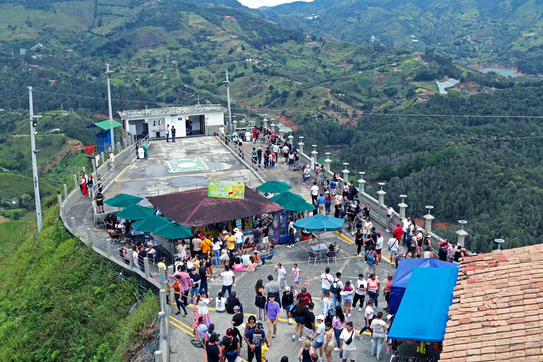 Tour privato di mezza giornata alla Pietra di Peñol da Medellin