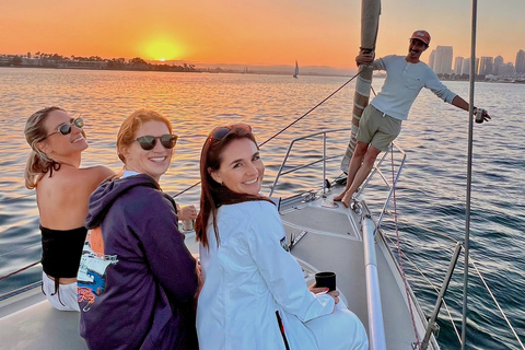 San Diego: Sunset Sailing Tour with Wildlife Watching