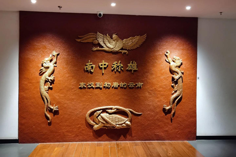 Kunming: Yunnan Provincial Museum & Dounan Flower Market Private Tour with Pickup/Dropoff/Transport