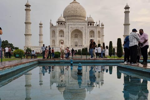 New Delhi: 2 Days Luxury Agra Tour with Five Star Hotel Stay