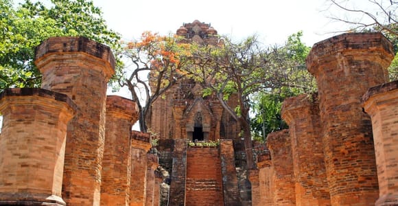 Nha Trang: Cultural & Local Highlights Tour with Lunch