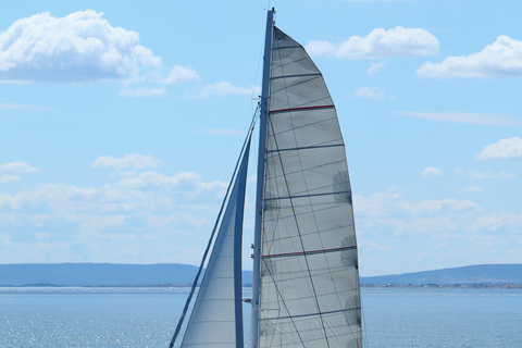 Providence Catamaran: 2-Hour Tour – Port Visit + Sailing Cruise Catamaran Providence: 2-Hour Tour – Port Visit + Sailing Cruise