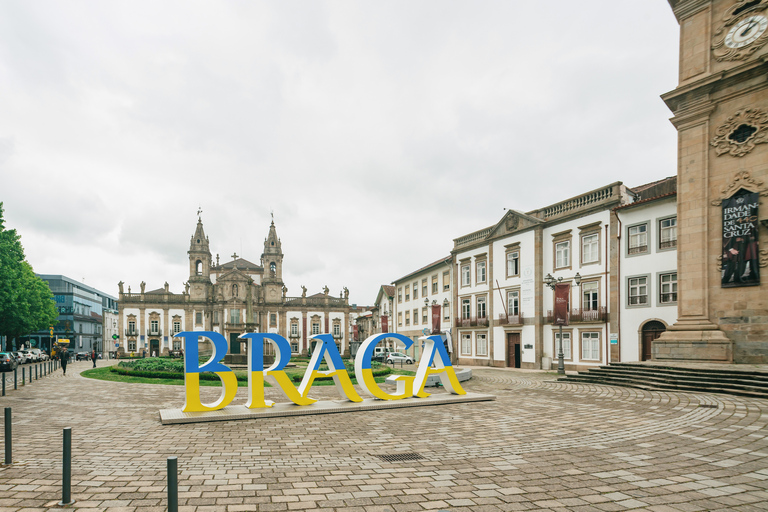 Desde Oporto: tour de día a Braga y Guimarães con almuerzoRecogida y regreso al hotel incluidos.