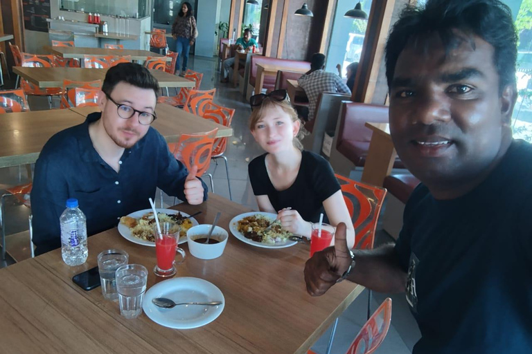 Colombo: Tuk-Tuk Night Tour with Food Tasting & Pickup