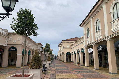 Viena: excursión de 1 día a Parndorf Designer Outlet y BratislavaViena: excursión de 1 día al Parndorf Designer Outlet y Bratislava