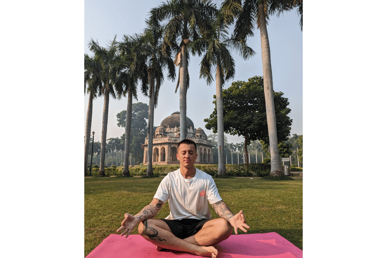 Delhi: Yoga i Lodhi Garden