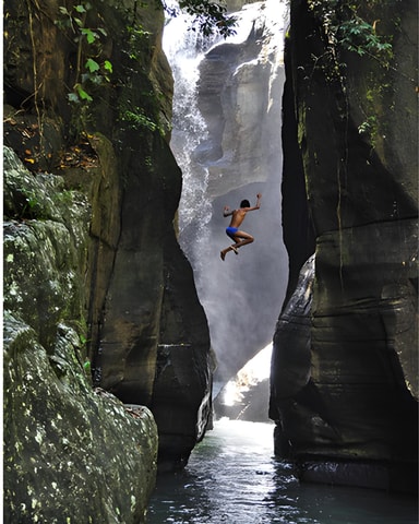 Labuan Bajo: Cunca Wulang Waterfall Trek & Melo Village Tour