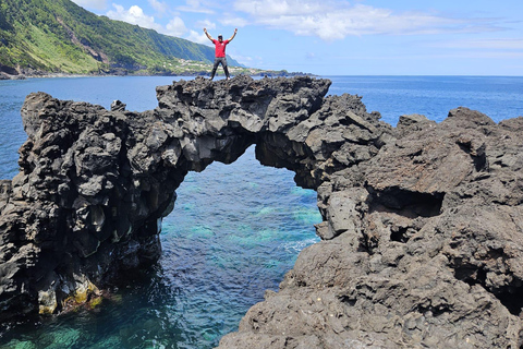 Excursión a la isla de São Jorge con opciones de snorkel y senderismo