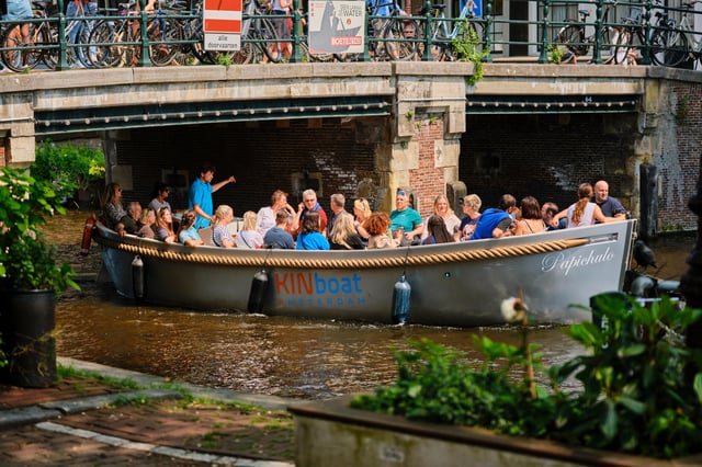 Amsterdam: Grachtenfahrt mit Unlimited Drink Option