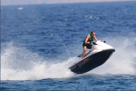 Perissa: Pacchetto Santorini Jet Ski, Tubing e Kayak