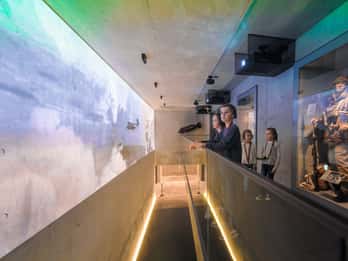 D-Day Unveiled: Museen & Mulberry Harbors Tour ab Bayeux