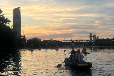 Kajakken bij zonsondergang