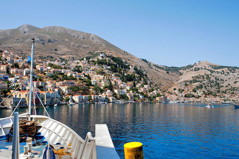 Rhodes : Excursion en bateau vers l&#039;île de Symi avec baignade à Saint-GeorgesBillets de bateau + transfert Lindos, Pefkos, Kalathos, Lardos