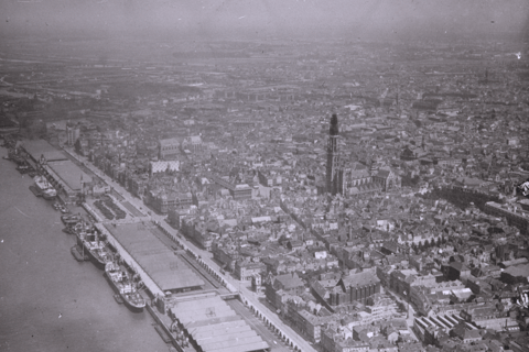 Explore the history of Antwerp with a local history teacher