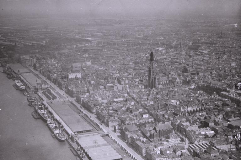 Explore the history of Antwerp with a local history teacher