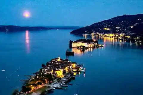 Lago Maggiore: cena in barca all'Isola Pescatori da Feriolo