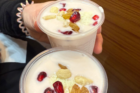 Katmandu: wycieczka piesza z przewodnikiem po restauracjach i sklepachKatmandu: Wycieczka kulinarna i zakupowa z przewodnikiem